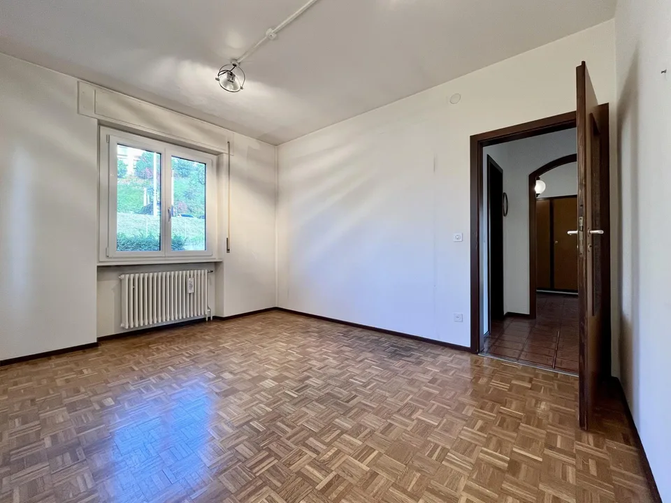LUMINOSA VILLA 6.5 CON GIARDINO PIANEGGIANTE A BALERNA – foto 8 di 10