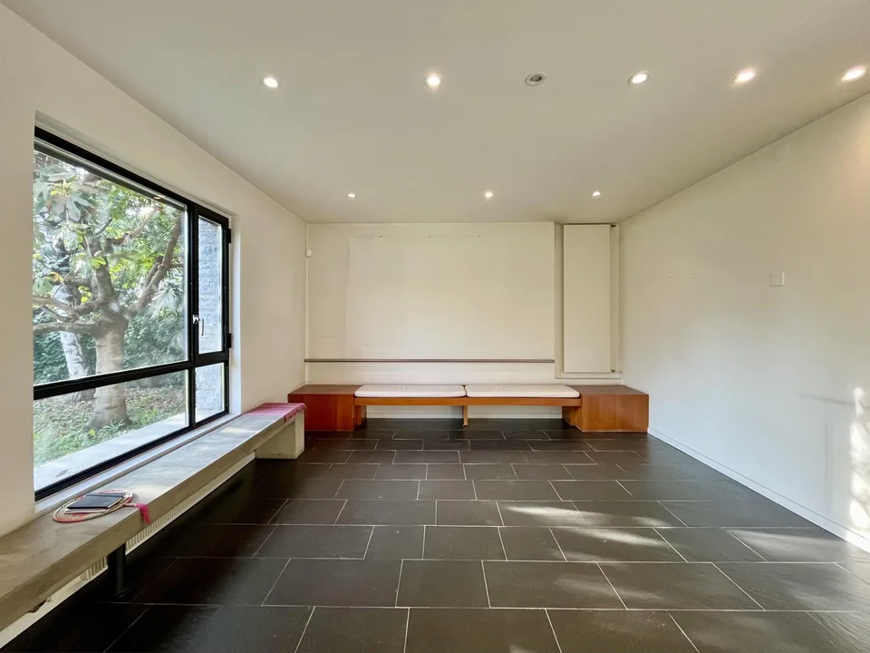 HELLER VILLA 6.5 MIT EBENEM GARTEN IN BALERNA