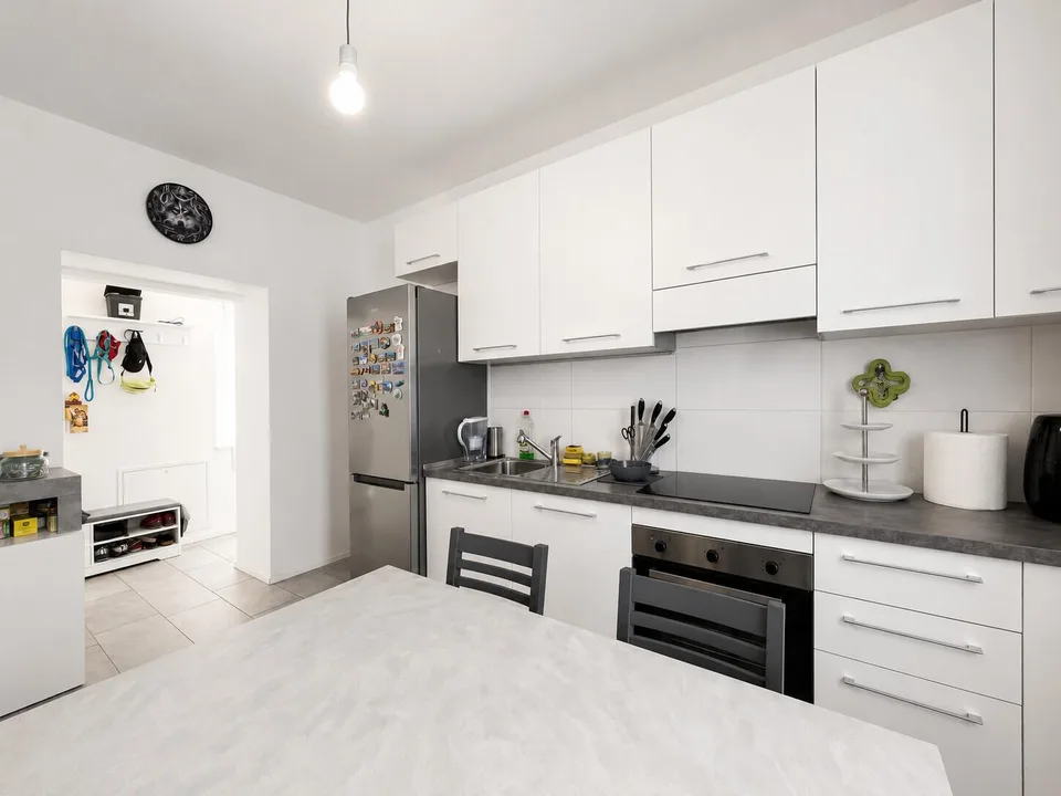 GELEGENHEIT - RENOVIERTE 2.5-ZIMMER-WOHNUNG IN MORBIO INFERIORE