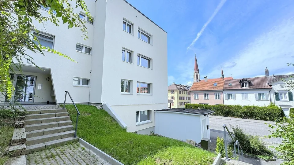 Erstvermietung nach Sanierung! Moderner 4.5 Zimmerwohnung mit Balko...