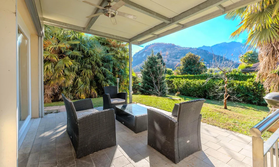 Exklusive Villa 6.5 in der Nähe des Sees mit Garten in Caslano