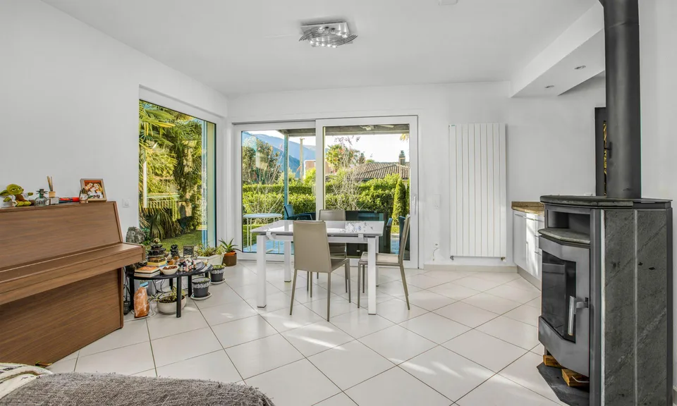 Exklusive Villa 6.5 in der Nähe des Sees mit Garten in Caslano
