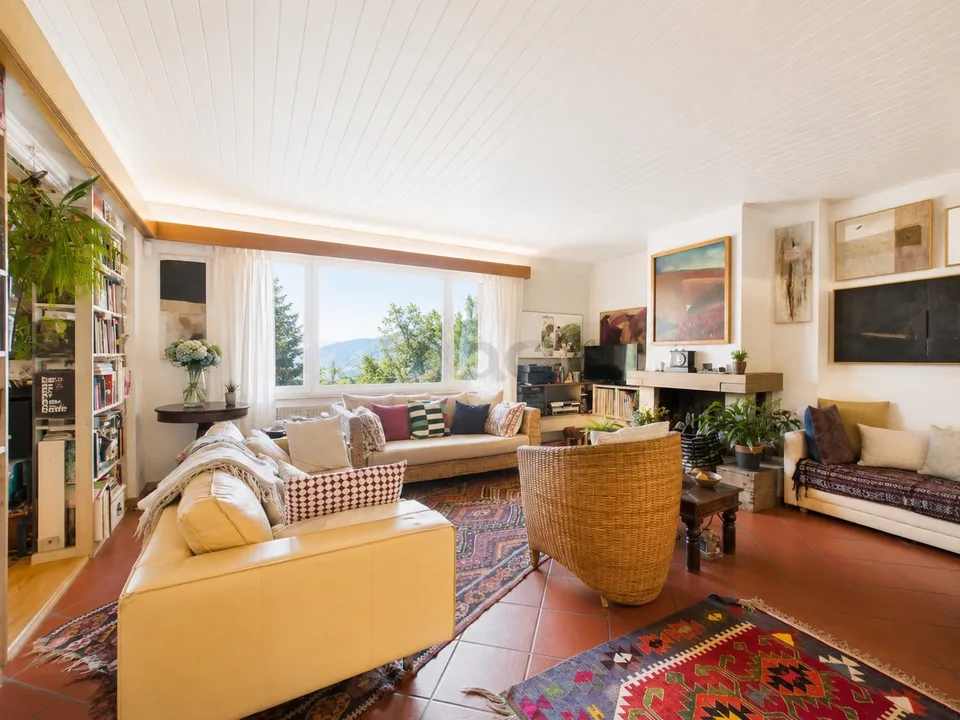 Elegante villa bifamiliare 12 locali con ampio parco di proprietà a...
