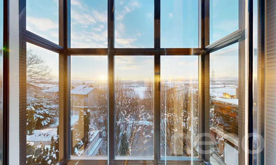 Terrassenwohnung auf zwei Ebenen mit Wintergarten und Panorama