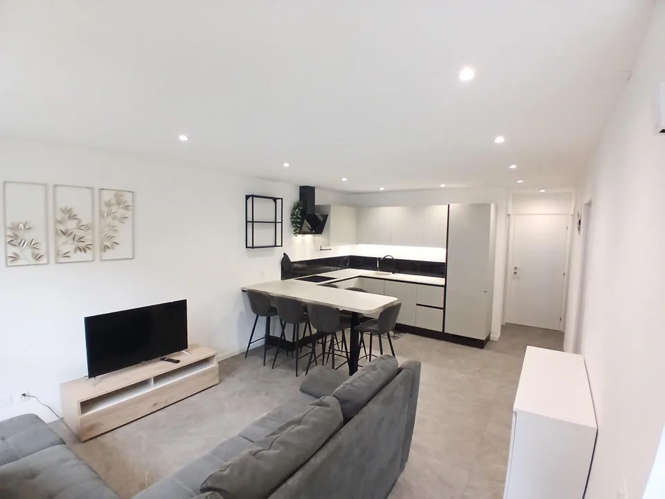 MODERN UND HELL 3.5 ZIMMER MIT PRIVATGARTEN IN RIVERA