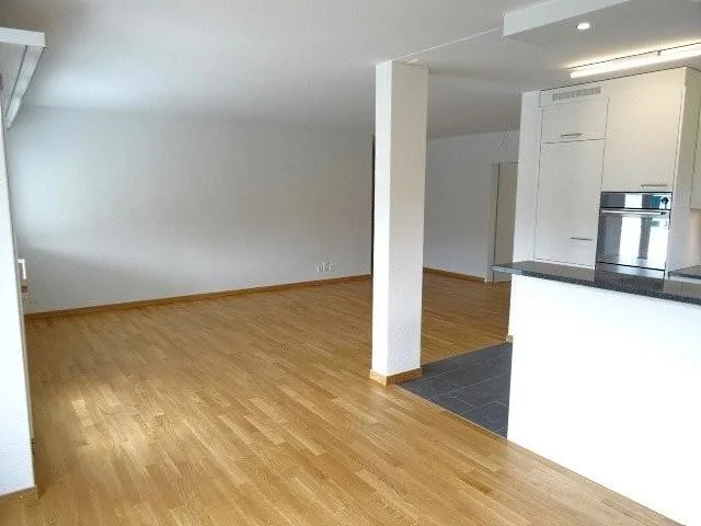 Moderne 4.5-ZW à 95 m² im 2. OG mit grossem Balkon