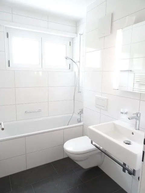 Moderne 4.5-ZW à 95 m² im 2. OG mit grossem Balkon