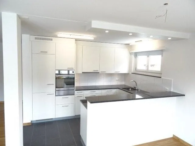 Moderne 4.5-ZW à 95 m² im 2. OG mit grossem Balkon
