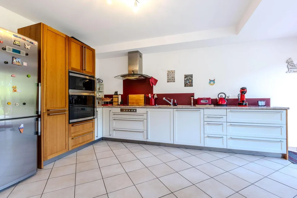 VILLA SEMI-DÉTACHÉE SPACIEUSE 6.5 AVEC JARDIN À CARABBIA