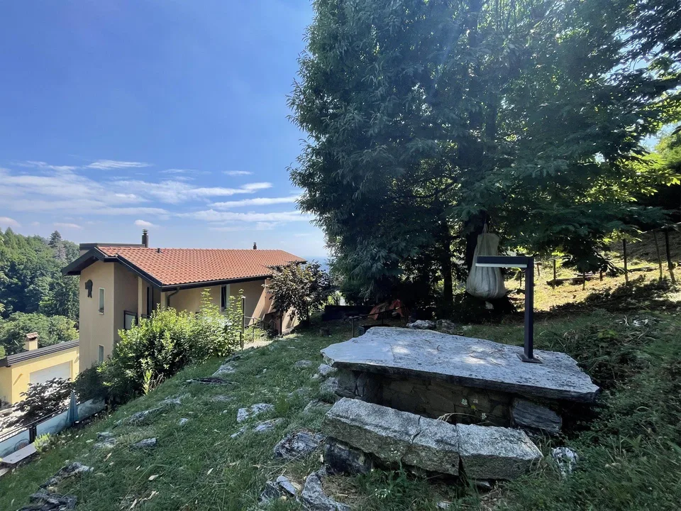 BELLA CASA UNIFAMILIARE IN POSIZIONE PANORAMICA