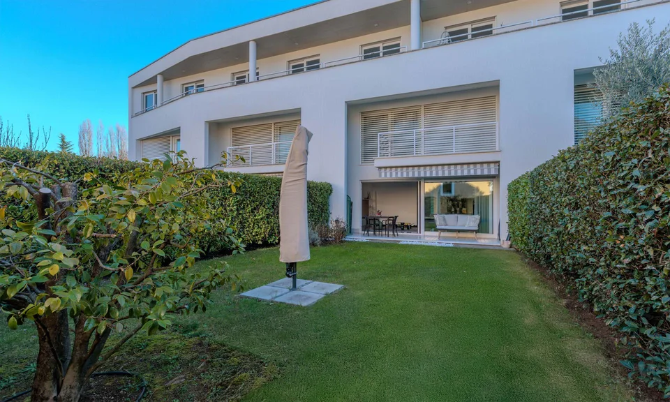 GERÄUMIGES HAUS MIT 5.5 ZIMMERN, GARTEN UND SCHWIMMBAD IN MONTAGNOLA