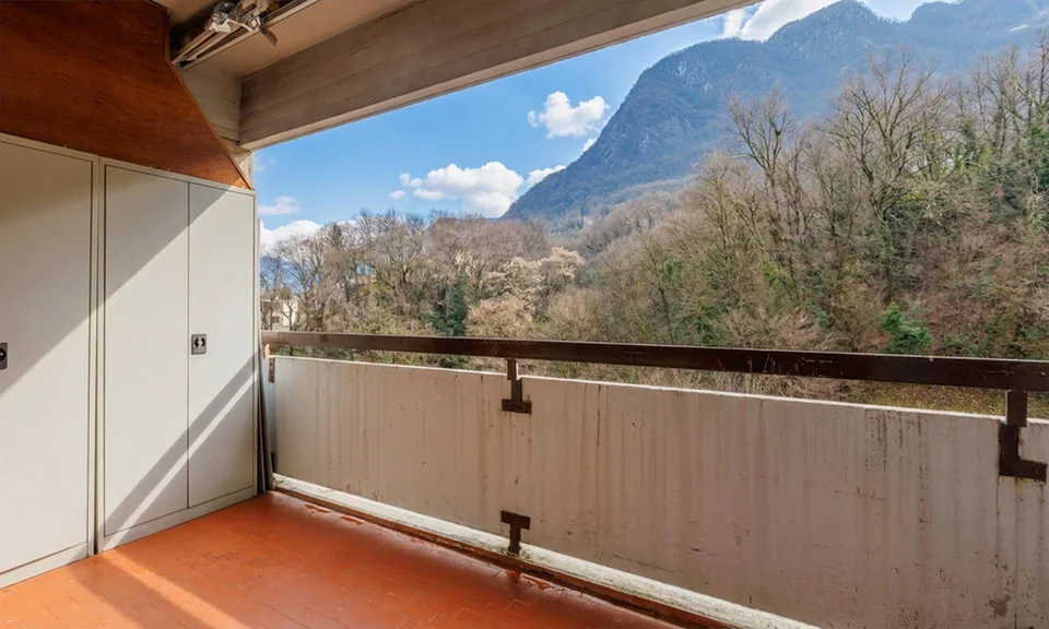STUNDEVOLLES 3.5 ZIMMER MÖBLIERTES WOHNUNG MIT TERRASSE IN PAZZALLO
