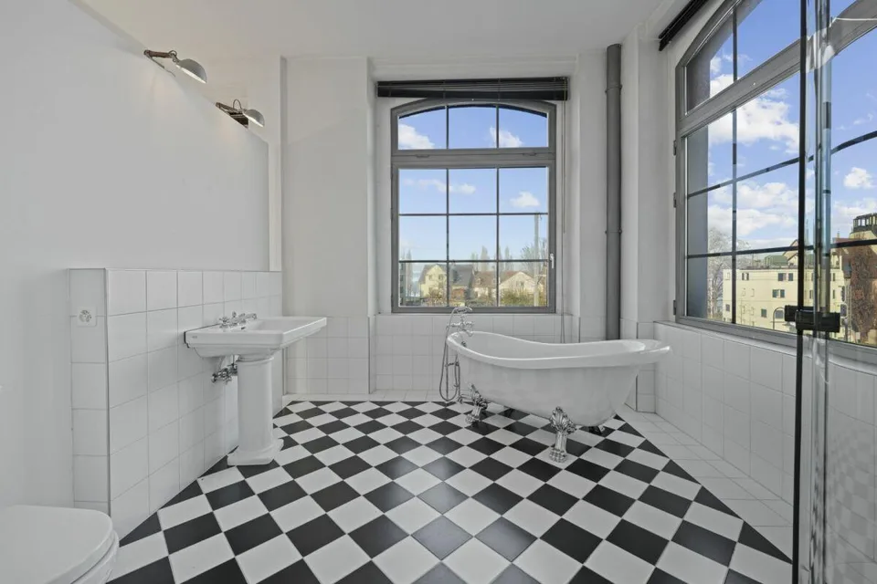 Casa loft storica unica con vista sul lago e molto spazio per vivere e lavorare