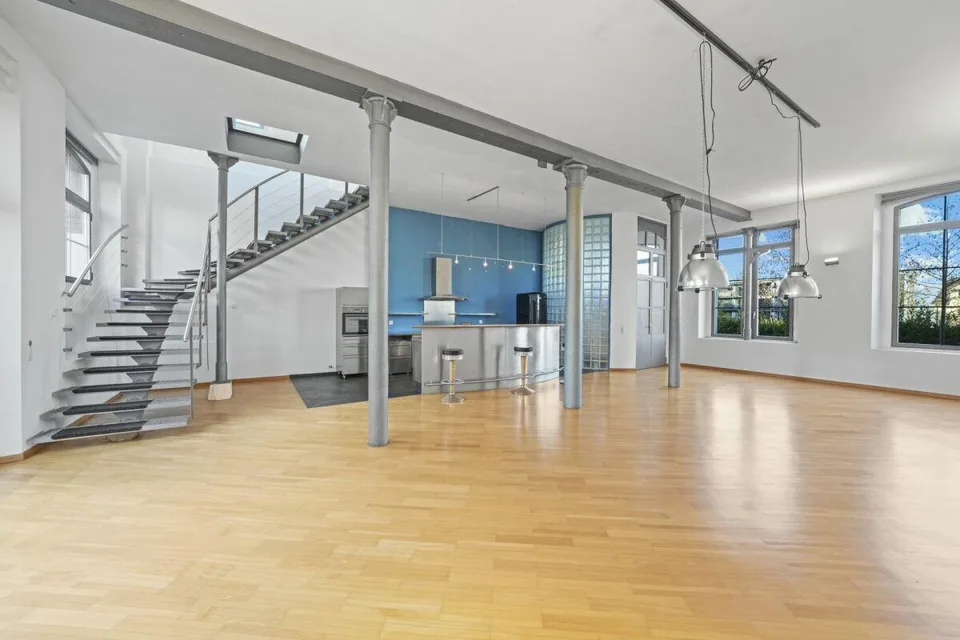 Casa loft storica unica con vista sul lago e molto spazio per vivere e lavorare