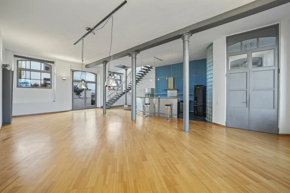 Casa loft storica unica con vista sul lago e molto spazio per vivere e lavorare