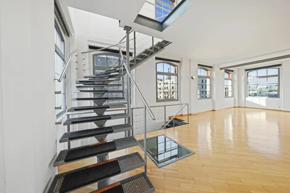 Casa loft storica unica con vista sul lago e molto spazio per vivere e lavorare