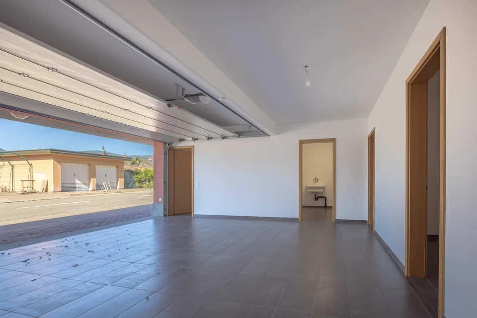 AMPIA VILLA 5.5 CON GIARDINO E VISTA LAGO IN COLLINA D'ORO – foto 8 di 9