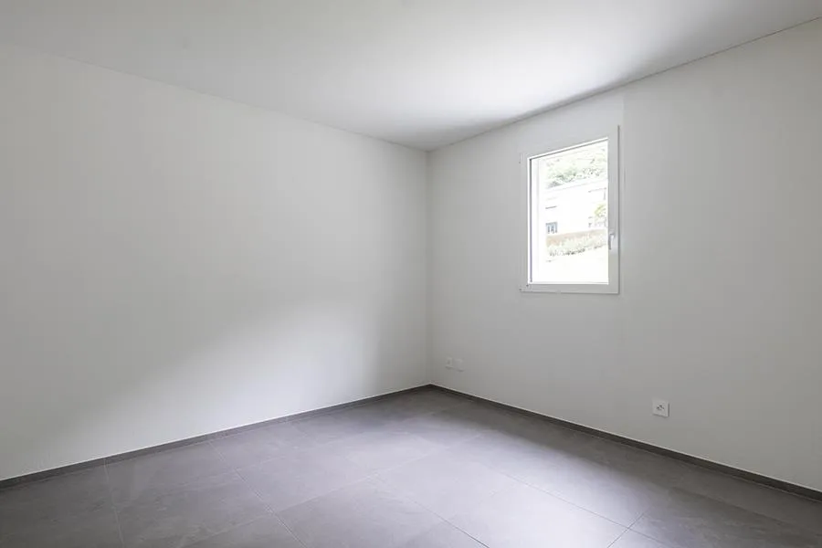 RAFFINIERTES 3.5-ZIMMER-WOHNUNG MIT GROSER TERRASSE IN LUMINO – Foto 14 von 25