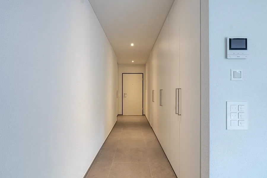 RAFFINIERTES 3.5-ZIMMER-WOHNUNG MIT GROSER TERRASSE IN LUMINO – Foto 10 von 25
