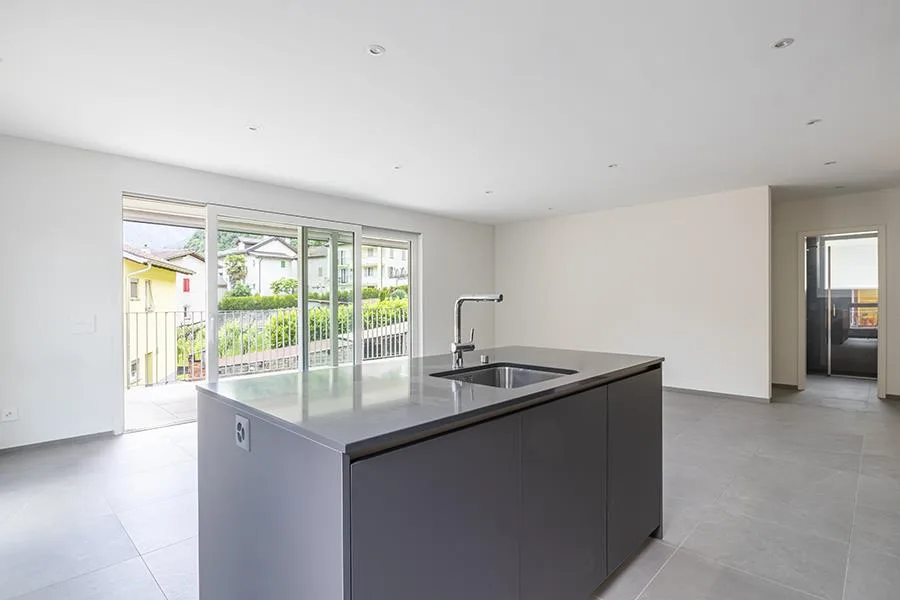 RAFFINIERTES 3.5-ZIMMER-WOHNUNG MIT GROSER TERRASSE IN LUMINO – Foto 7 von 25
