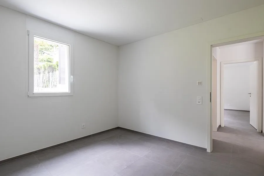 RAFFINIERTES 3.5-ZIMMER-WOHNUNG MIT GROSER TERRASSE IN LUMINO – Foto 15 von 25