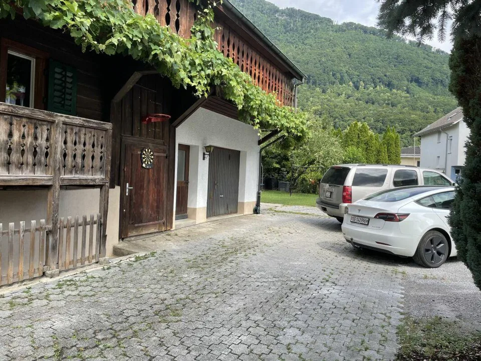 Charmanter Hausteil mit Garten