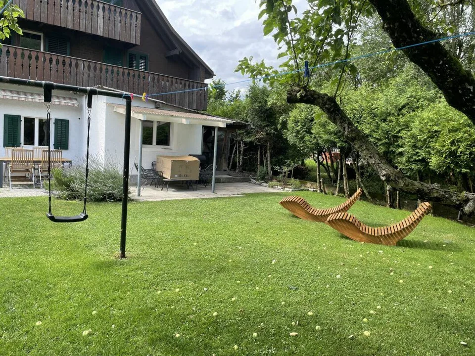 Charmanter Hausteil mit Garten
