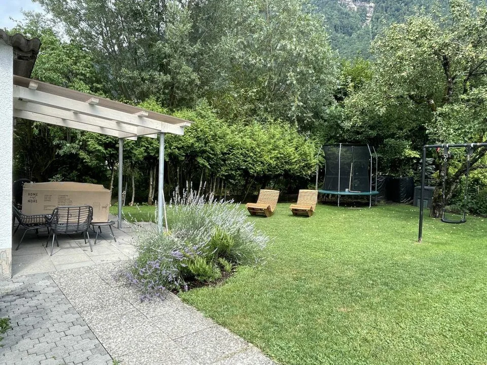 Charmanter Hausteil mit Garten
