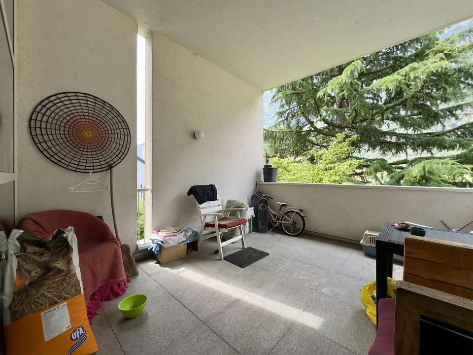 MODERNA CASA 7 LOCALI CON AMPIO GIARDINO A GIORNICO