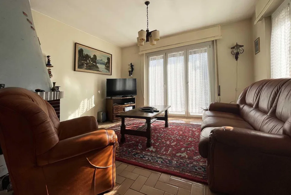 SCHNÄPPCHEN - GERÄUMIGES HAUS MIT 8 ZIMMERN UND TERRASSEN IN PONTE CREMENAGA