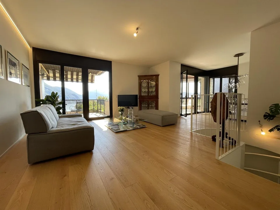 SPETTACOLARE DUPLEX 5.5 CON  MAGNIFICA VISTA LAGO