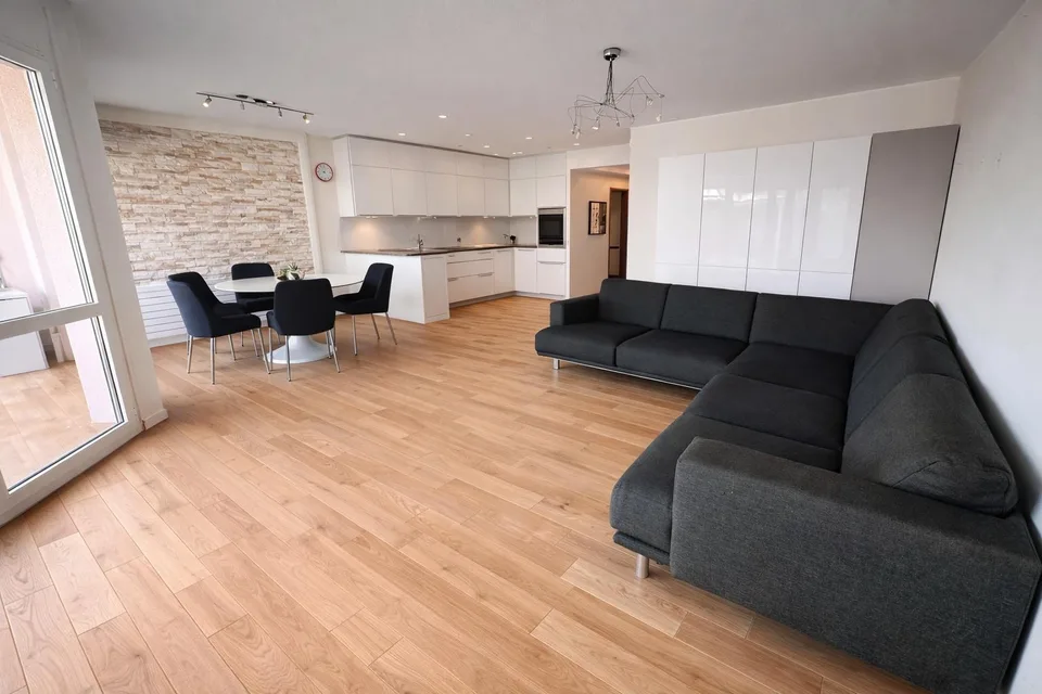 AMPIO 4.5 VISTA LAGO CON TERRAZZA IN ZONA CENTRALE DI LUGANO