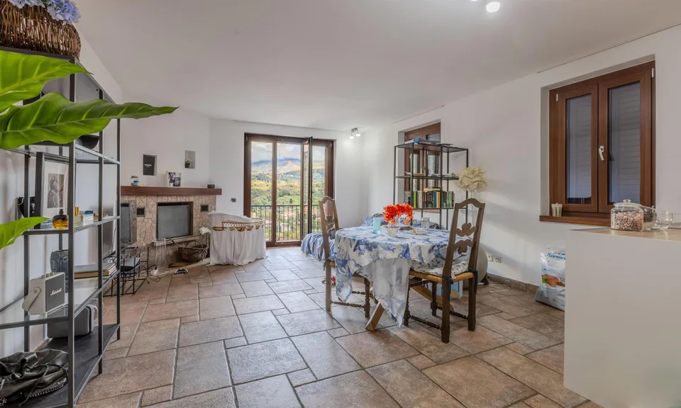 CASA 4.5 LOCALI CON MONOLOCALE ANNESSO E VISTA A TORRICELLA