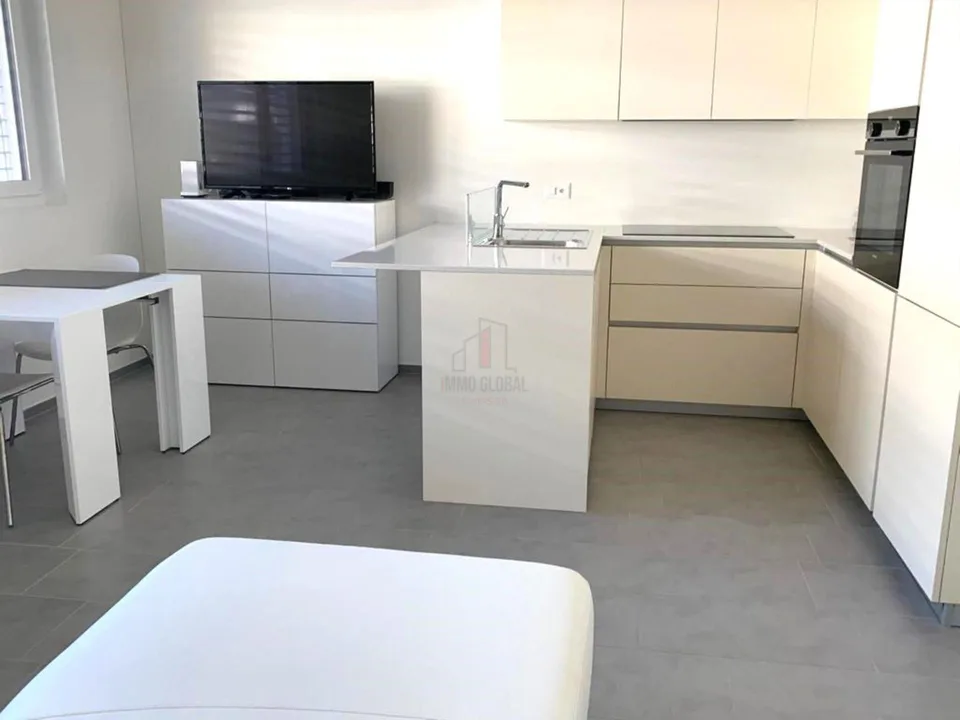 ACCOGLIENTE BILOCALE IN CITTÀ – foto 6 di 9