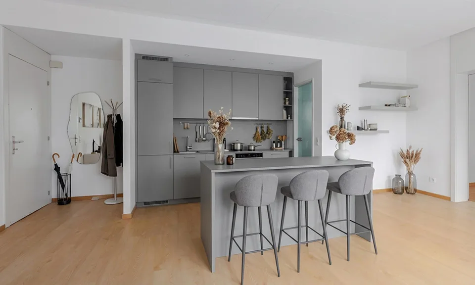 Praktische und geräumige 2,5 Zimmer mit Balkon und Parkplatz in Lugano