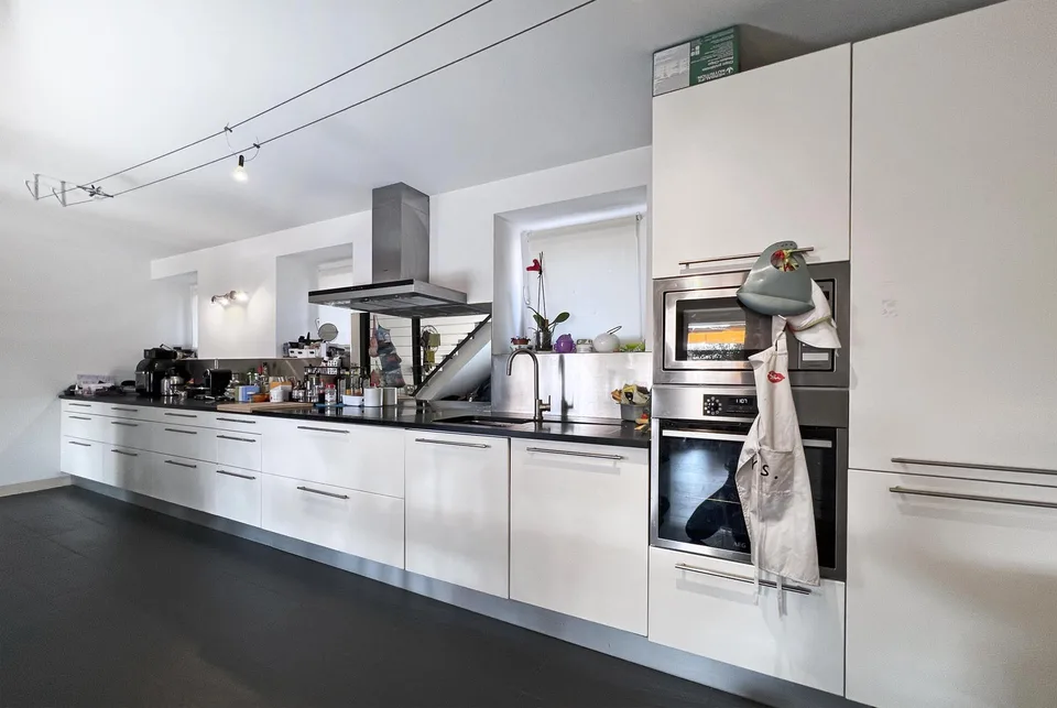 GERÄUMIGES DUPLEX MIT 3.5 ZIMMERN UND PRIVATGARTEN IN AGNO