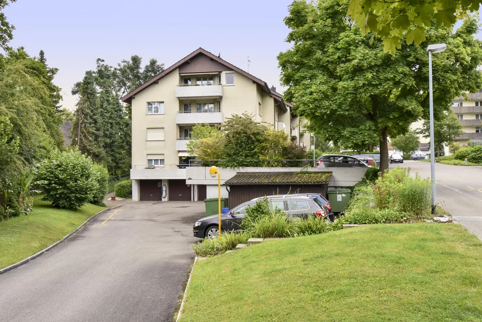 Grosse Wohnung mit schönem Balkon