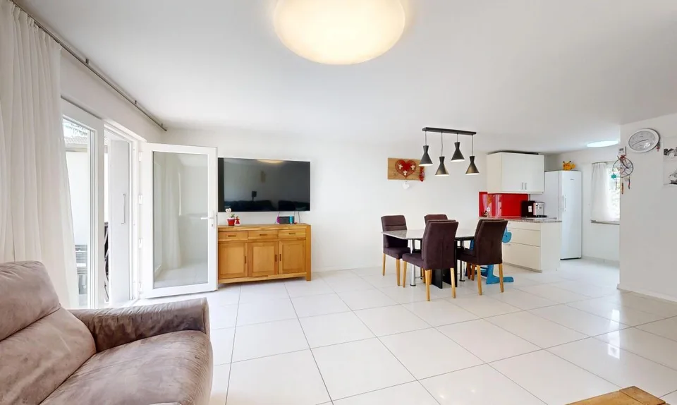Well-maintained 4.5-room corner townhouse in a family-friendly location