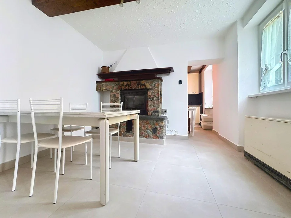 NEW PRICE, A REDDITO,  A DUE PASSI DAL LAGO