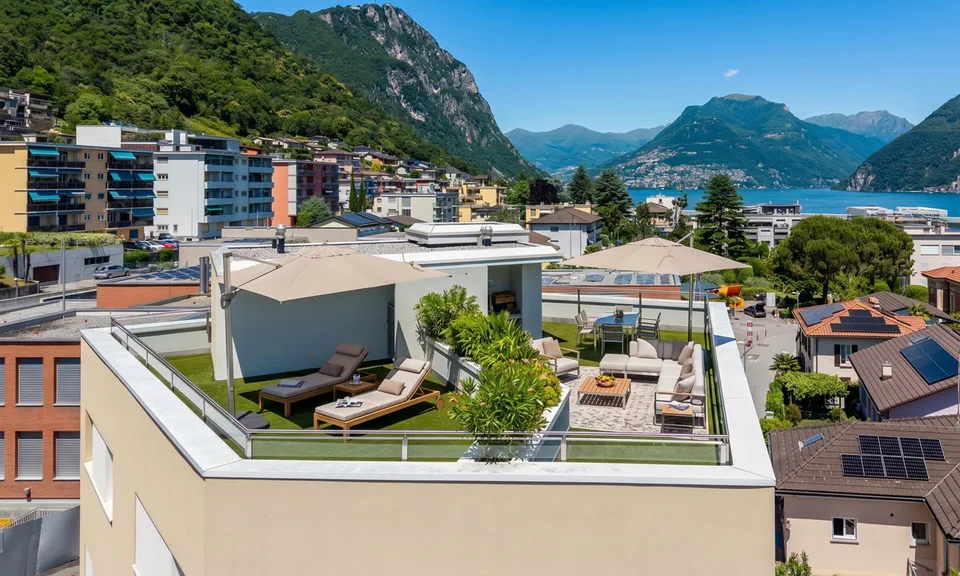 GERÄUMIGE UND HELL 4.5 ZIMMER MIT DACH TERRASSE UND SEEBLICK IN MELIDE