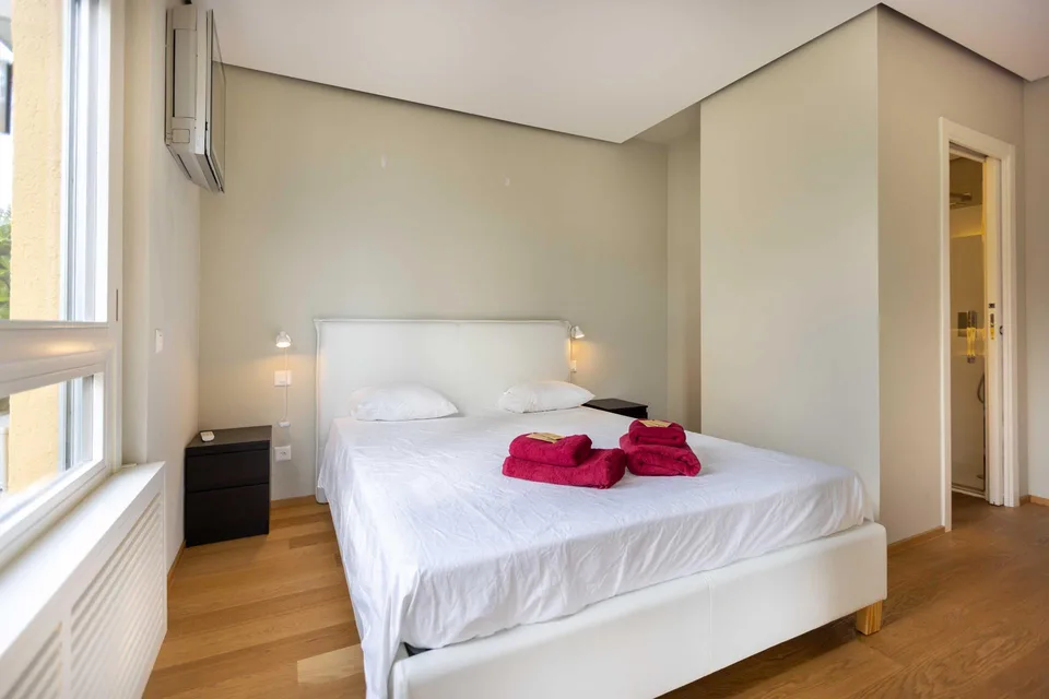 STUNDEVOLLE 2.5 ZIMMER SEEBLICK MIT GARTEN IN BISSONE – Foto 6 von 9