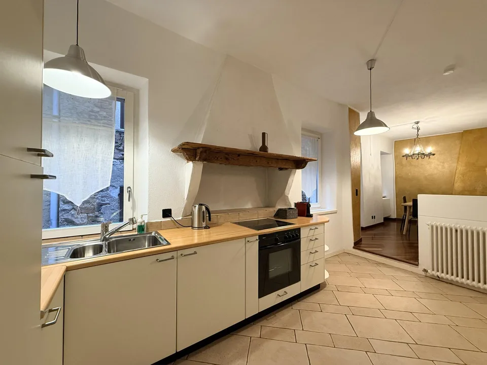 AFFITTASI ESCLUSIVO 4 LOCALI IN PALAZZO STORICO A MORCOTE
