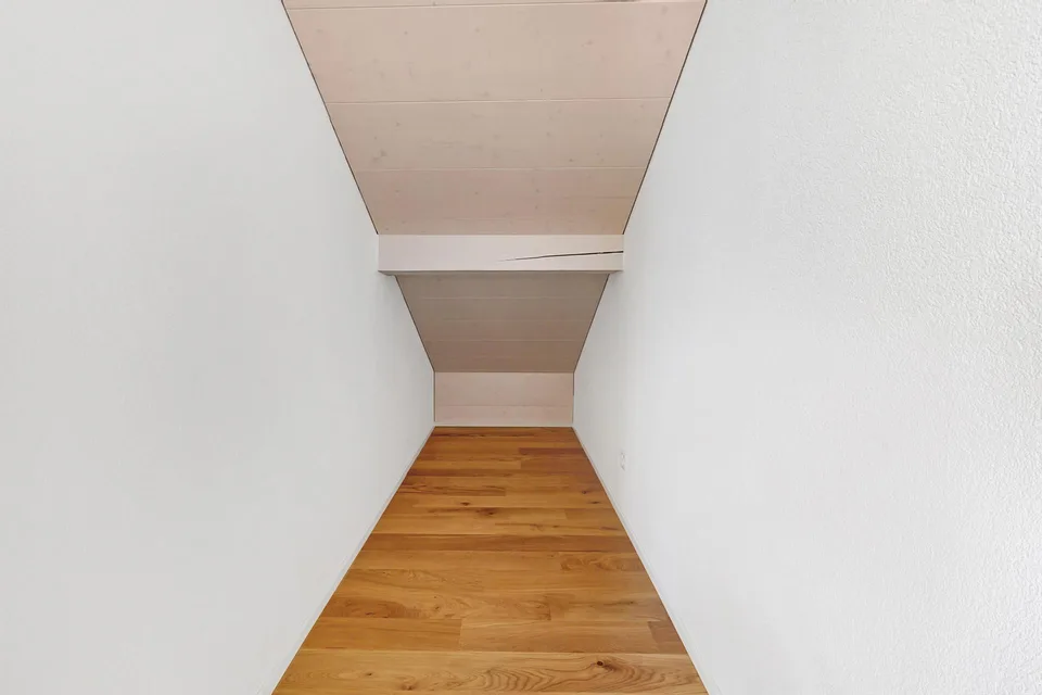 Einzigartige Dachwohnung im idyllischen Feldbrunnen