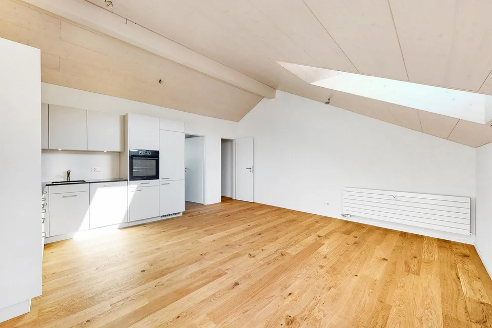 Einzigartige Dachwohnung im idyllischen Feldbrunnen