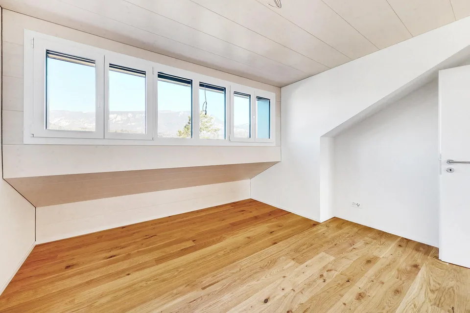 Einzigartige Dachwohnung im idyllischen Feldbrunnen