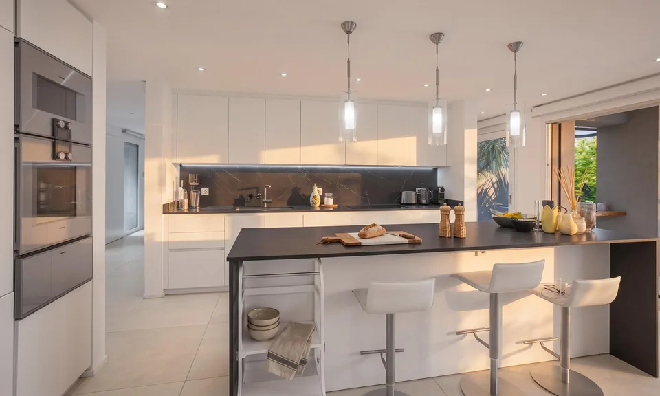 MODERNA VILLA 7.5 LOCALI CON PISCINA E TERRENO A MAGLIASO