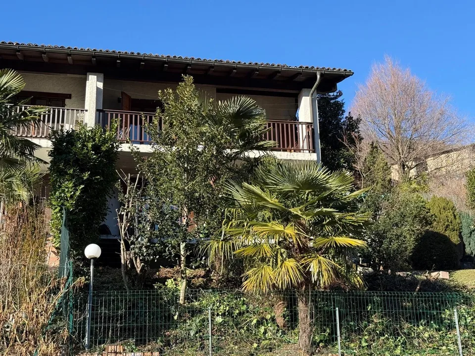 SCHÖNE VILLA MIT 4 ZIMMERN, 2 TERRASSEN UND GARTEN IN AROGNO – Foto 9 von 19
