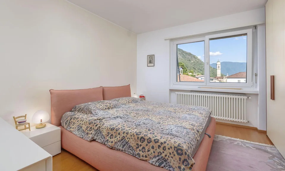BELLISSIMO E AMPIO 4.5 CON VISTA APERTA A MORBIO INFERIORE