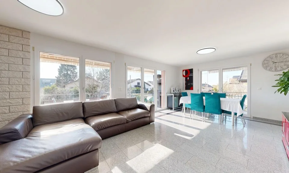 Geräumige Familienwohnung mit Balkonen und Garten in St-Prex