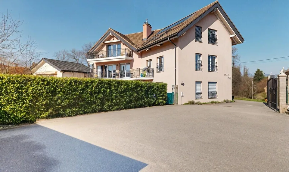 Spacieux appartement familial avec balcons et jardin à St-Prex